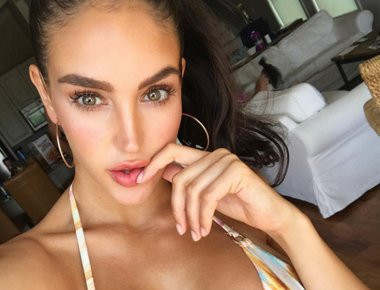 Η Jaclyn Swedberg απολαμβάνει τις διακοπές της και μαζί της «καίγεται» ο ανδρικός πληθυσμός (φωτό)